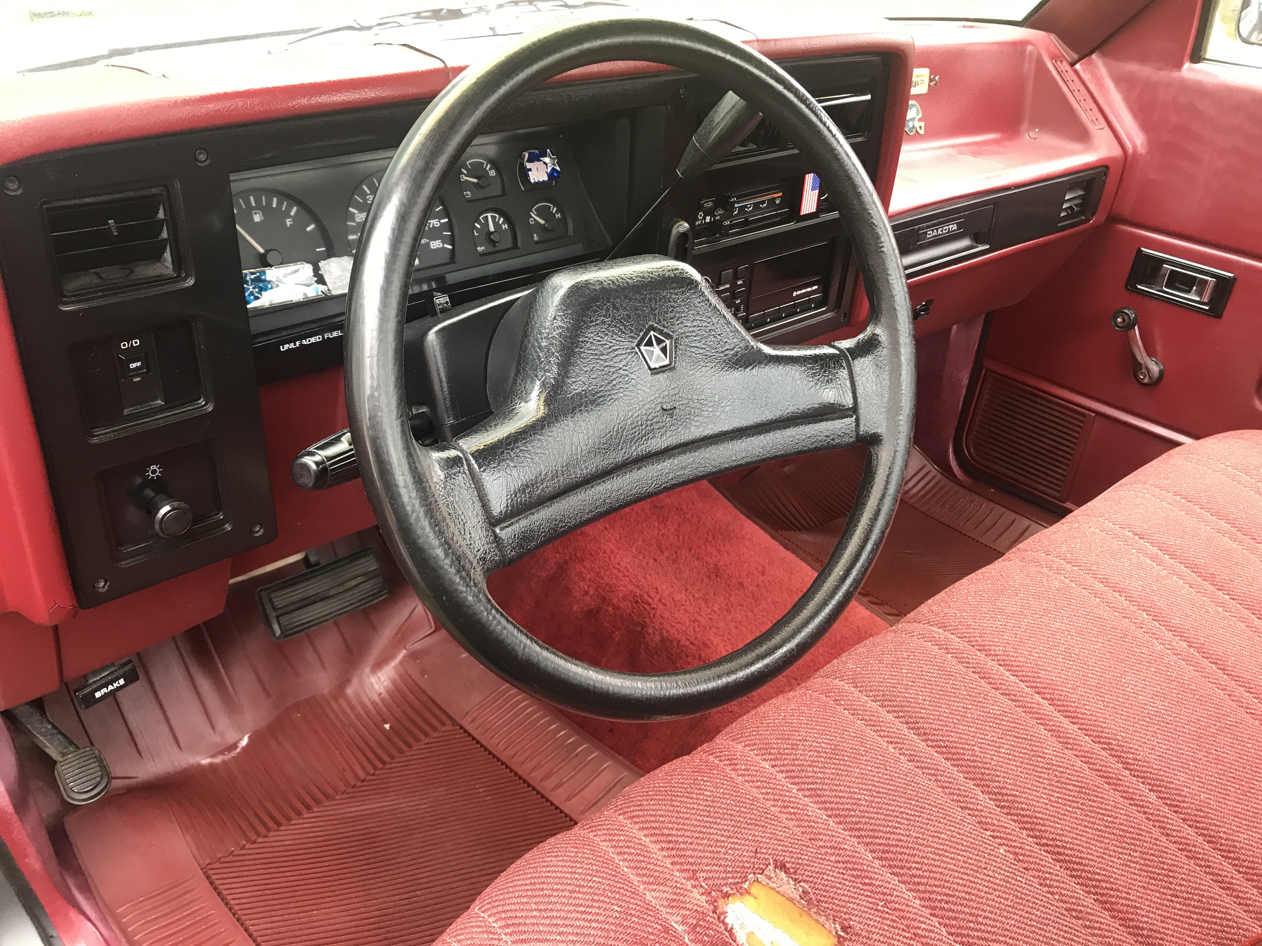1991 Dodge Dakota Pickup ONE OWNER 117K 8 foot bed and roomy bench seating NICE — photo 16